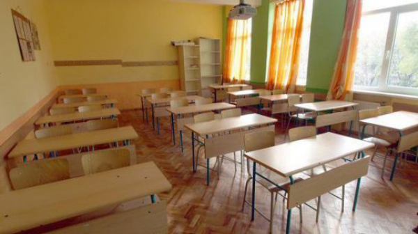 Трагедия в Бургас! 17-годишна ученичка издъхна в класната стая