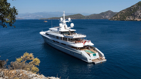 Яхтата ”Аксиома”, конфискувана от руски олигарх, получи 63 оферти на търг в Гибралтар