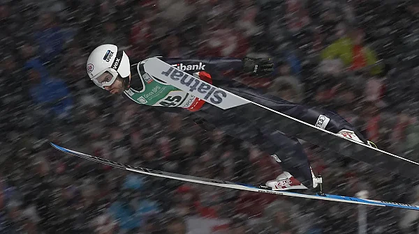 Исторически успех: Владимир Зографски се качи на подиума в Световната купа по ски скок