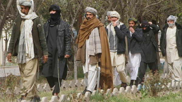 Първа публична екзекуция на новите стари управленци на Афганистан - талибаните