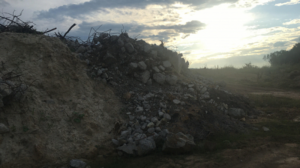 Само във Фрог: Изниква незаконно строително сметище зад Шофьорския плаж на Алепу