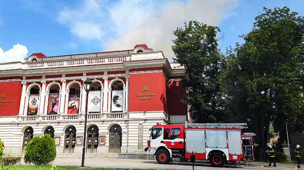 Боил Банов на оглед след пожара в операта в Русе