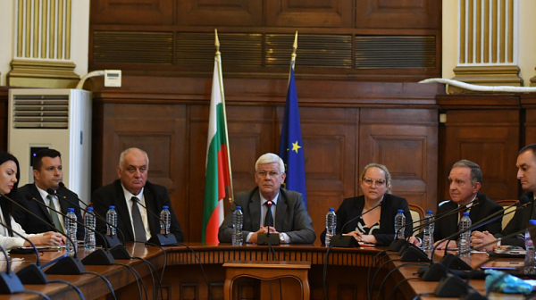 Земеделският министър Вътев: Ще работим за български храни, произведени с наши суровини