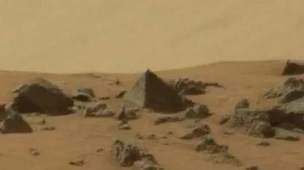 Имало ли е живот на Марс? Загадъчна пирамида повдига много въпросителни