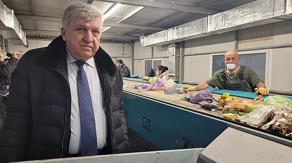 Спират работа на производствената линия на „Кроношпан“ заради лоши миризми