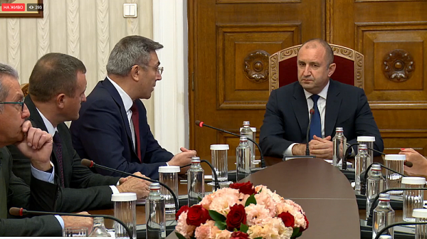 Президентът Радев се срещна с ДПС