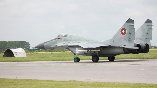 България получи първия самолетен двигател за МиГ-29 от Полша