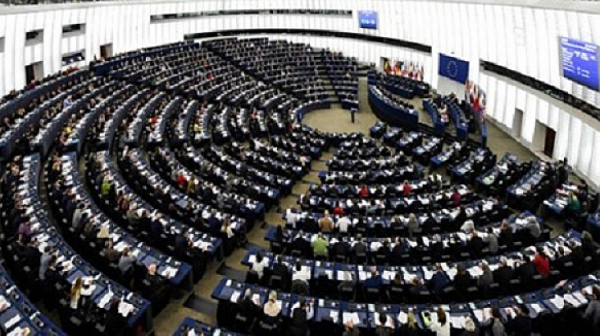 ЕС обмисля да забрани участието на “Хуавей” в 5 Джи мрежи