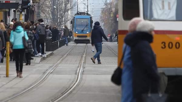 Два трамвая се сблъскаха в центъра на София, пострада жена