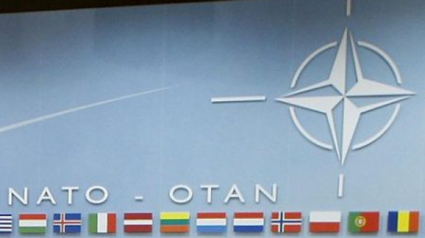 Външните министри на страните от НАТО обсъждат помощта за Украйна