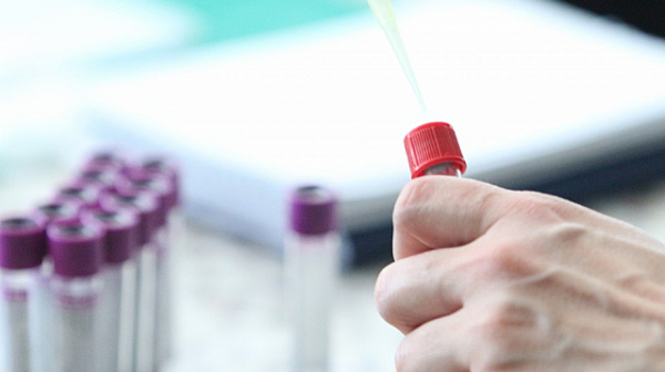 Нов пик на заразени с коронавирус във Франция