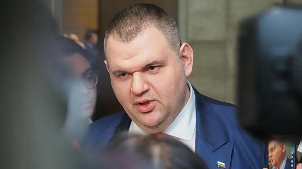 По-строг контрол върху бързите кредити поиска Пеевски
