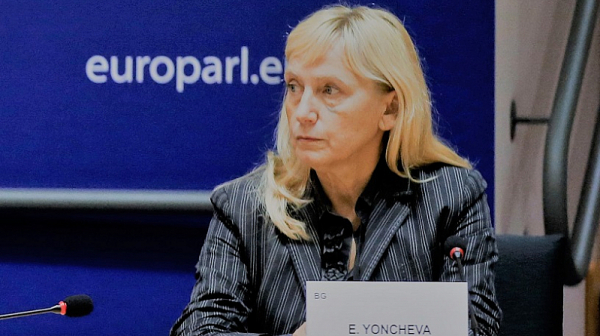 Елена Йончева пред ЕП: Демокрацията в България е в пълен разпад