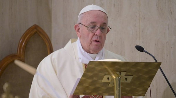 Започна рискованата историческа визита на папа Франциск в Ирак