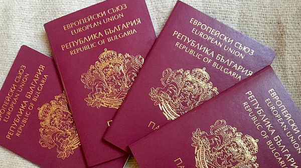 Гранична полиция се въоръжава срещу фалшивите паспорти