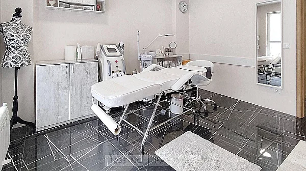 Процедурите в козметичните салони се предавали в реално време в порно сайтове