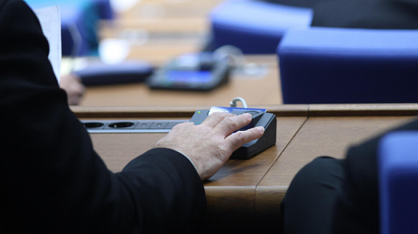 Парламентът отхвърли комисии „Сорос“ и „Пеевски“