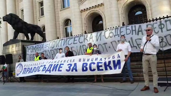 Протестът пред Съдебната палата набира енергия /видео на живо/