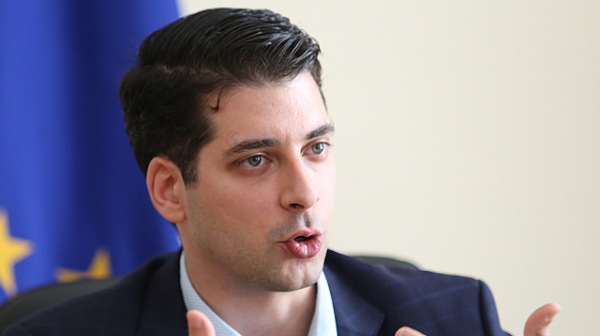 Пеканов към парламента: Промени в 22 закона ще осигурят милиардите по Плана за възстановяване