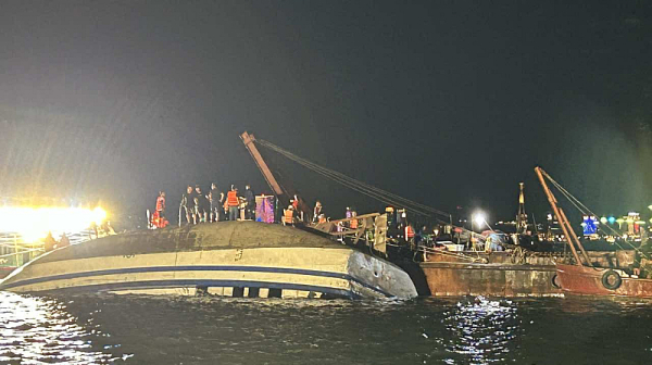 27 загинали, включително деца, при преобръщане на лодка във Виетнам