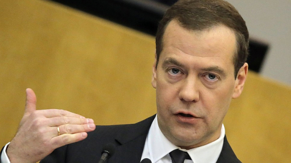 Медведев:  Война ще бъде изключване на Русия от SWIFT