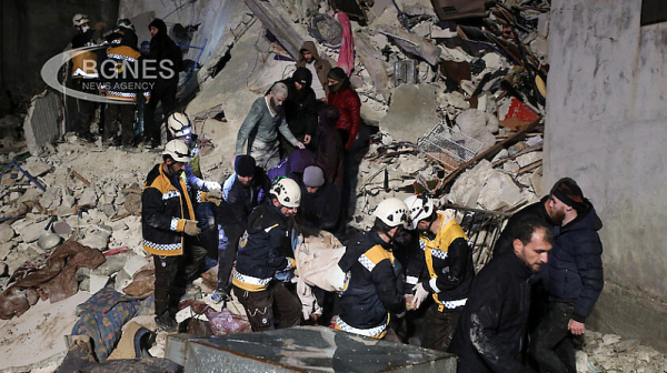 След повече от 150 часа: Спасители извадиха две живи деца изпод руините на сгради в Турция