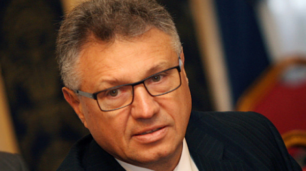 Шаламанов: Парламентът закъснява с даването на оръжие за Украйна