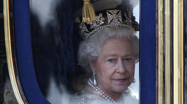 Кралица Елизабет счупи пореден рекорд – само Луи XIV е управлявал по-дълго от нея