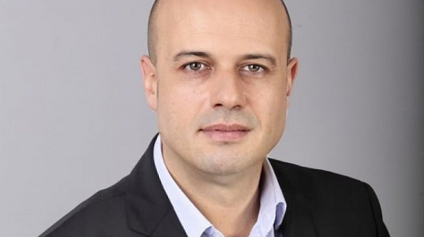 Христо Проданов: Единственият вариант ГЕРБ да бъде махнат от властта е БСП