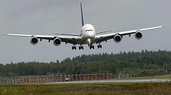 Срив в комуникационните системи приземи самолетите в Гърция, въздушният трафик се възстановява