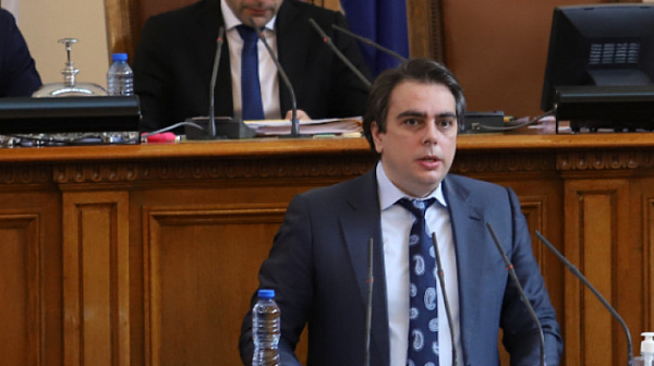 Василев в спора за бюджета в НС: Министерският съвет се е самозабравил