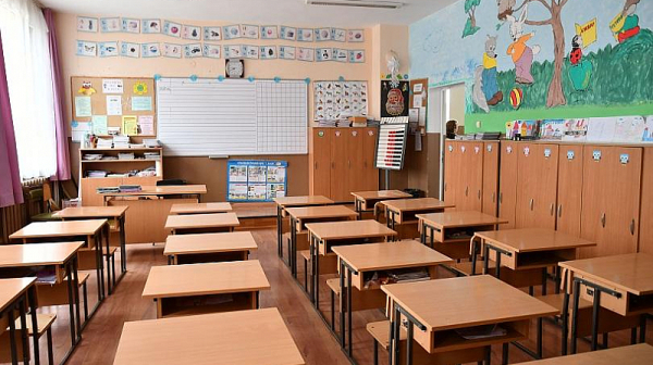Учениците без достатъчно познания по български може да повтарят първи клас, предвижда МОН