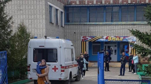 Мъж нахлу в детска градина в Русия. Уби учителка и две деца