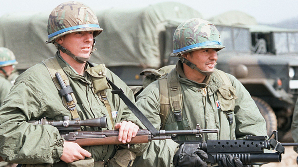 Въоръжените сили на Южна Корея и САЩ започнаха днес най-мащабните си съвместни учения с бойни стрелби