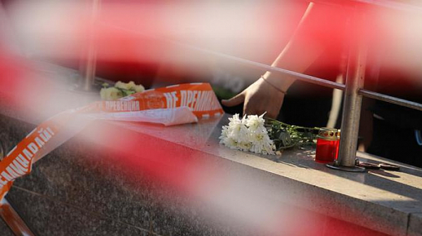 Бдение в памет на двете млади жени, загинали в тежката катастрофа на бул. „Черни връх“