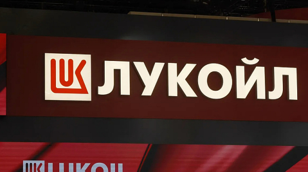 От пустинята до Черно море: Санкциите стискат „Лукойл“