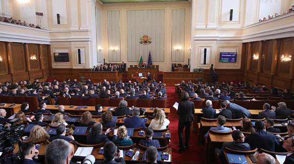 ГЕРБ-СДС и ПП-ДБ договориха 30 законопроекта, с които парламентът ще започне работата си