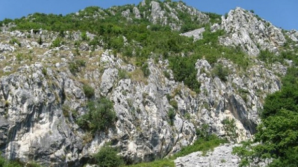 Турист изчезна в планината Люлин – издирват го с дронове и кучета