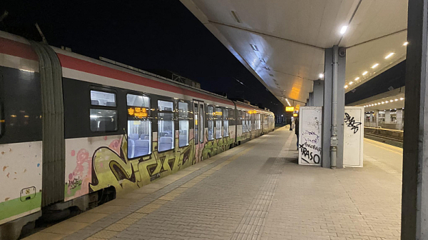 Хаос и инциденти с влакове: Гвоздейков прави спешна проверка в НКЖИ