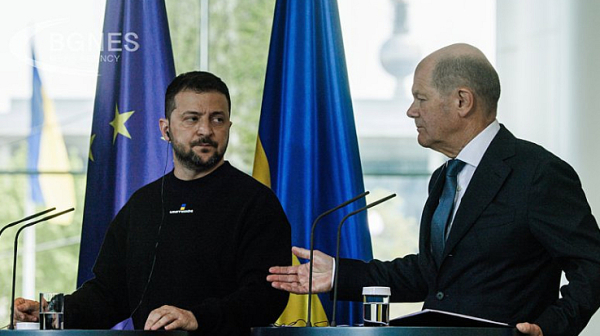 След телефонен разговор със Зеленски: Шолц осъди руските въздушни атаки срещу цивилни мишени в Украйна