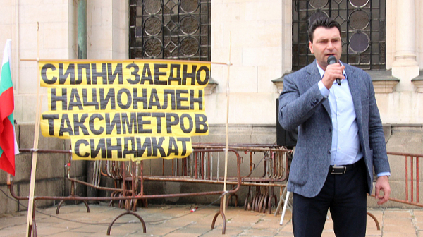 Калоян Паргов: Разрешителните на таксита да се удължат с два месеца