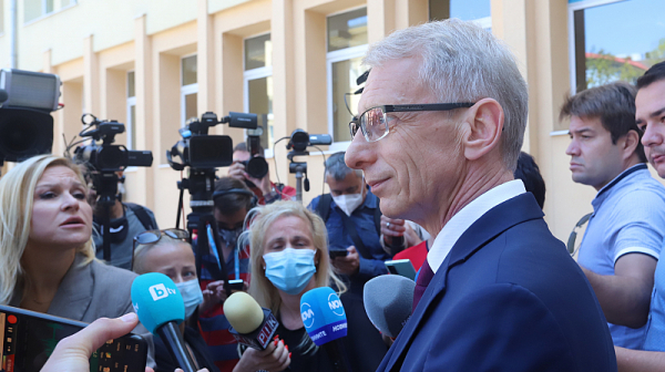 Министър Денков: Тестовете на учениците трябва да отпадат в следващите дни