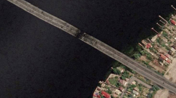 Украйна нанесе нов удар по стратегически мост в Херсон