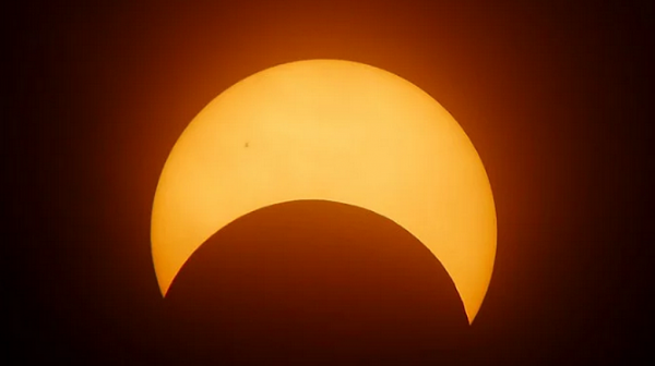 Зрелище! Най-голямото слънчево затъмнение от 150 години насам /видео/
