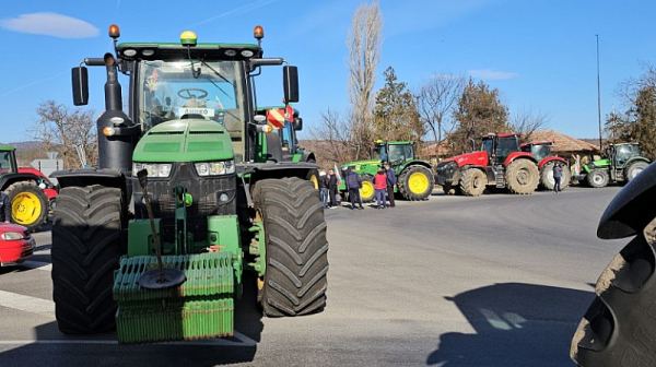 Българската аграрна камара прие поканата на Денков. Ще спрат ли протестите на земеделците?