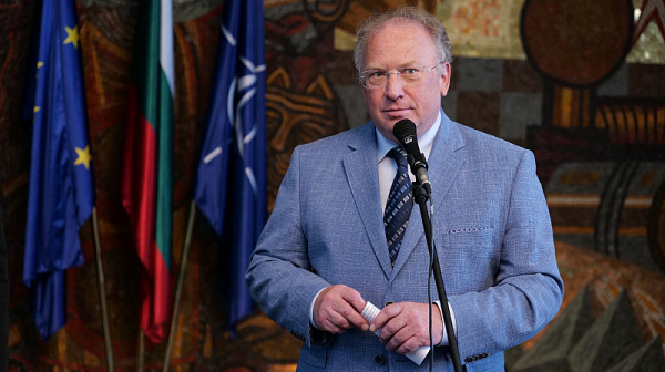 Външният министър: Промени в конституцията на РСМ ще реши много проблеми с българите там