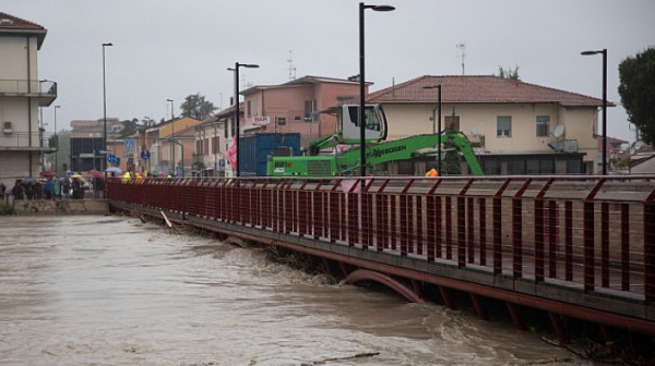 Италия се бори с последиците от катастрофалните наводнения
