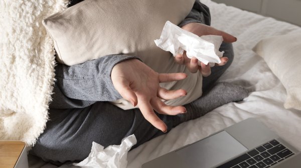 Пикът на грипната вълна се очаква след празниците, най-вероятно през януари