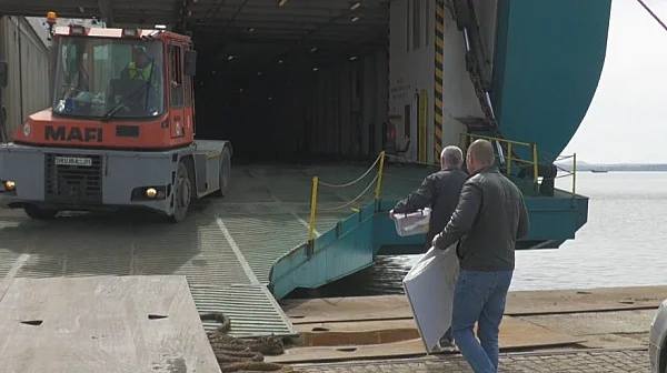 Корабът „Дружба“ отплава с изборни книжа за моряците