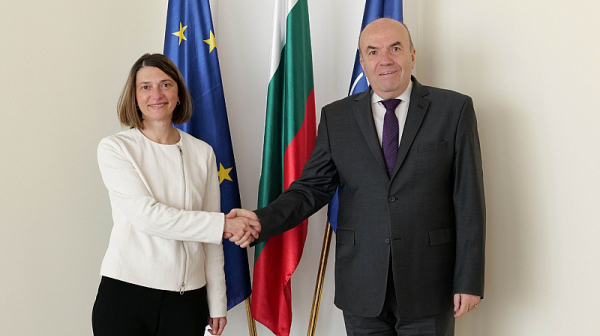 Външният ни министър бил загрижен за правата на българите в РСМ